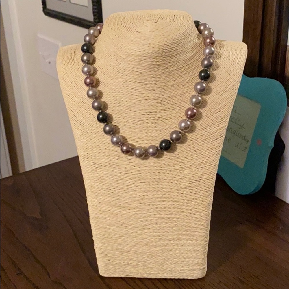 Multi-colored Pearl necklace